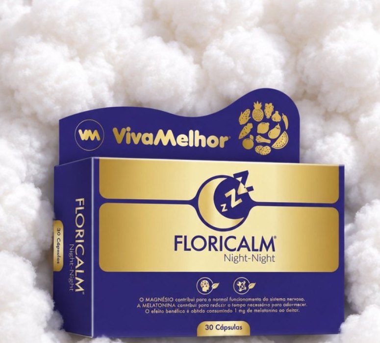 Embalagem de Floricalm Night-Night sobre nuvens brancas